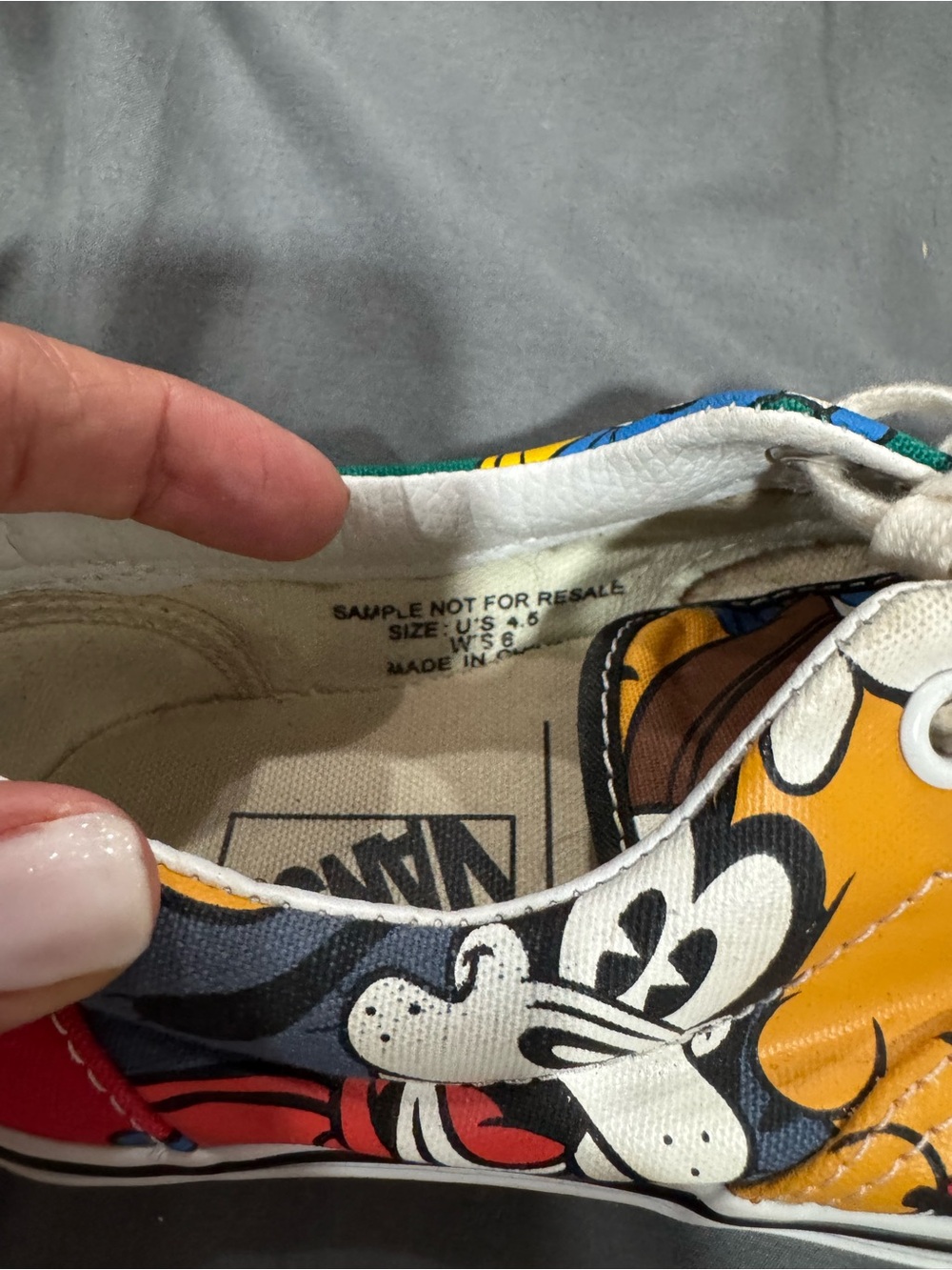 Vans x Disney ' Mickey Mouse Classic Low-Top Sneakers - Multicolor size 6 Womens - Picture 4 of 4